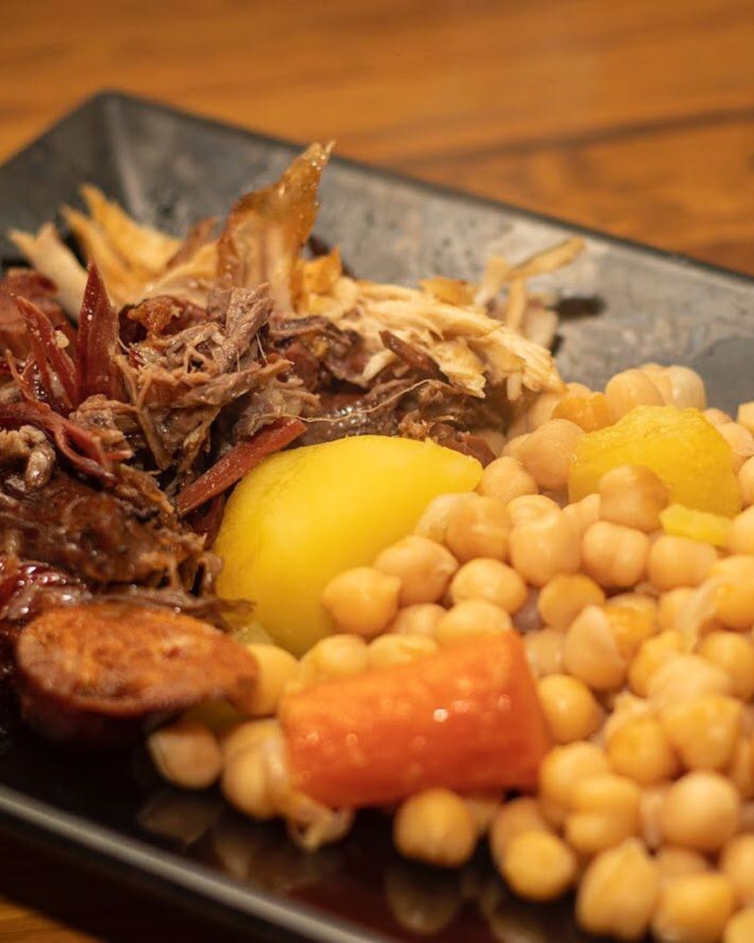 cocido madrileño casero del menú del día en Restaurante Pikondo Aluche.